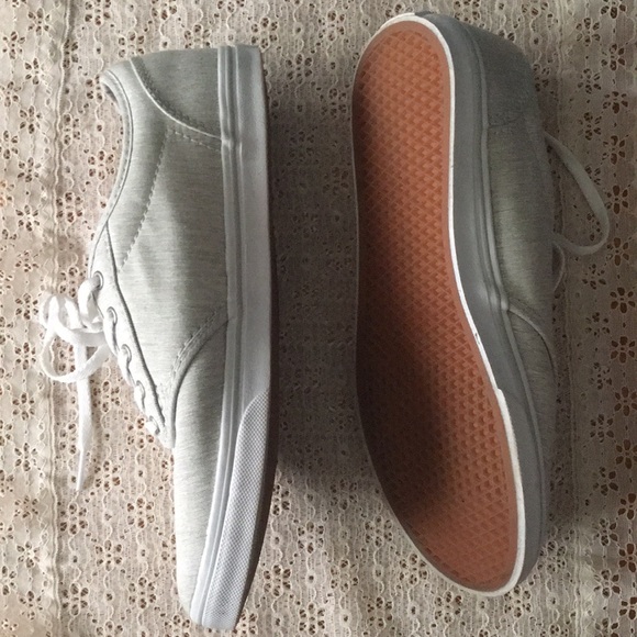 VANS - Picture 2 of 3